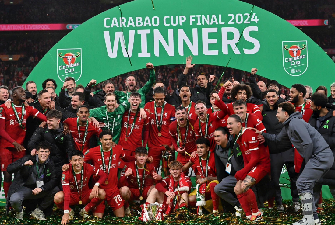 „Watch him defend, and we watch him score!“ Van Dijk rozhodol finále Ligového pohára s Chelsea, LFC slávi