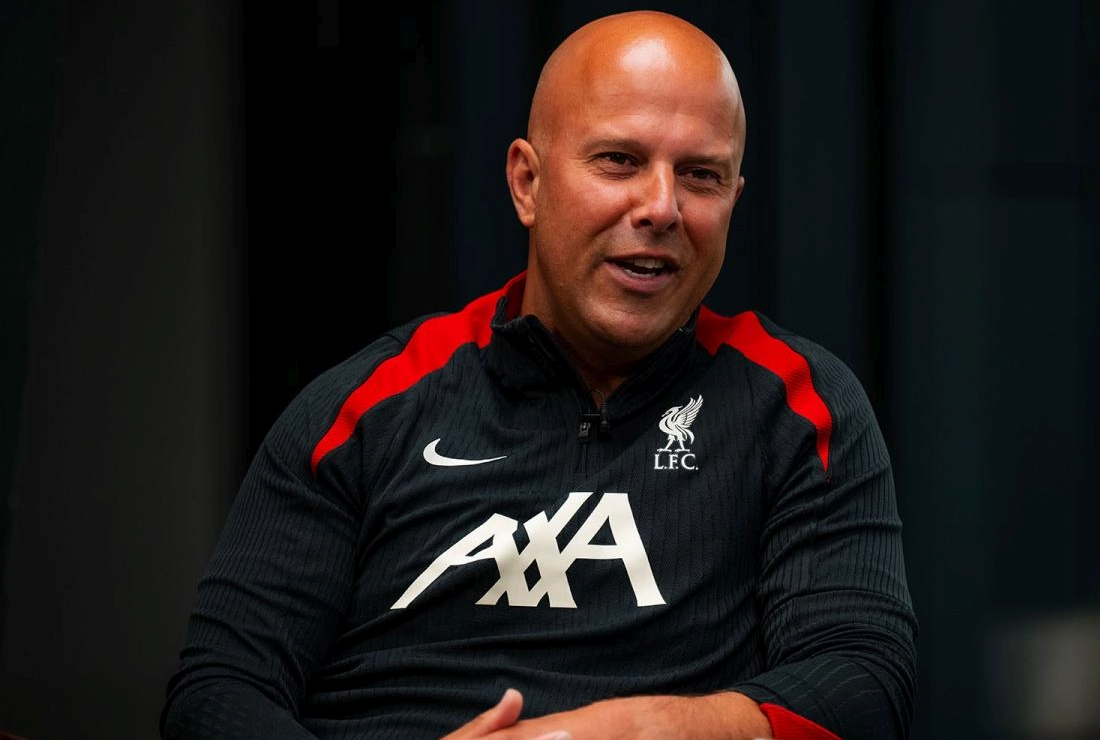 Slot pred finále Ligového pohára myslí veľa na PSG a vyradenie z Ligy majstrov. Newcastle je podobne intenzívny tím, hovorí