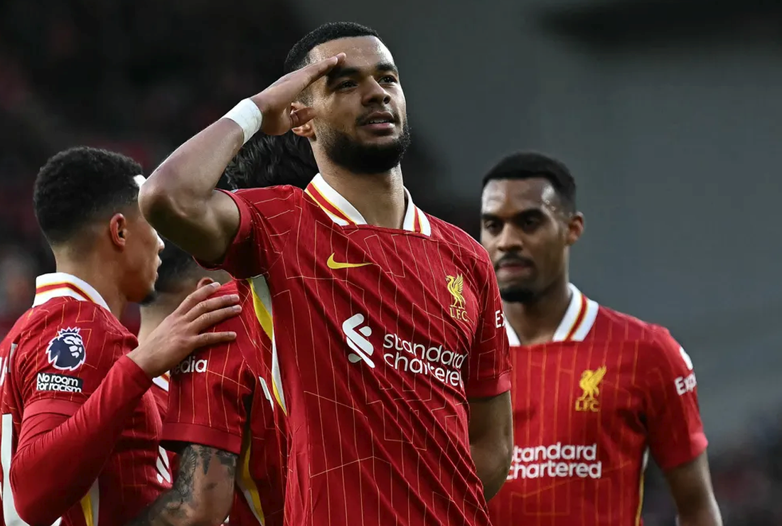 The Reds si poľahky poradili s nováčkom, Ipswich zdolali aj vďaka dvom gólom Gakpa