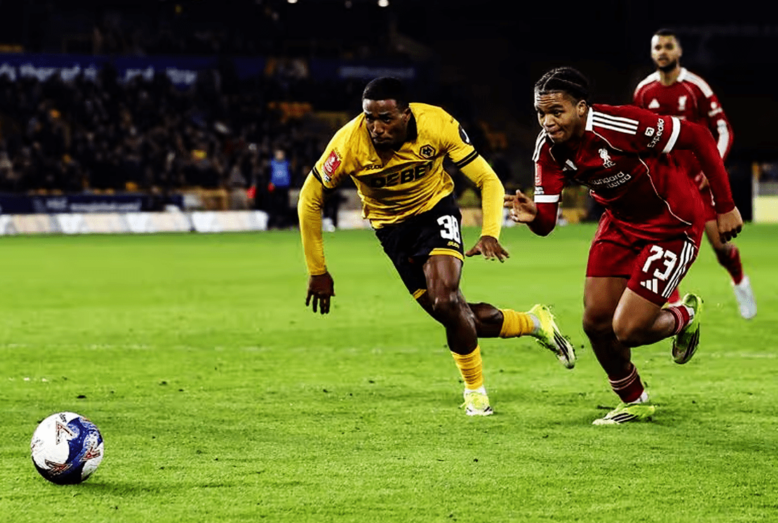 Wolverhampton vs LFC 1:3, hodnotenie hráčov: Ngumoha Hráčom zápasu, vysoko aj Andy Robertson