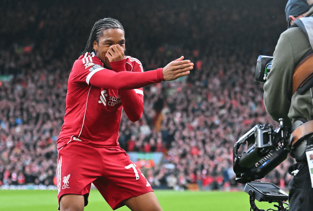 Ngumoha a Salah rozhodli krásnymi gólmi. LFC si poradil s Fulhamom a pretrhol 3-zápasovú sériu prehier