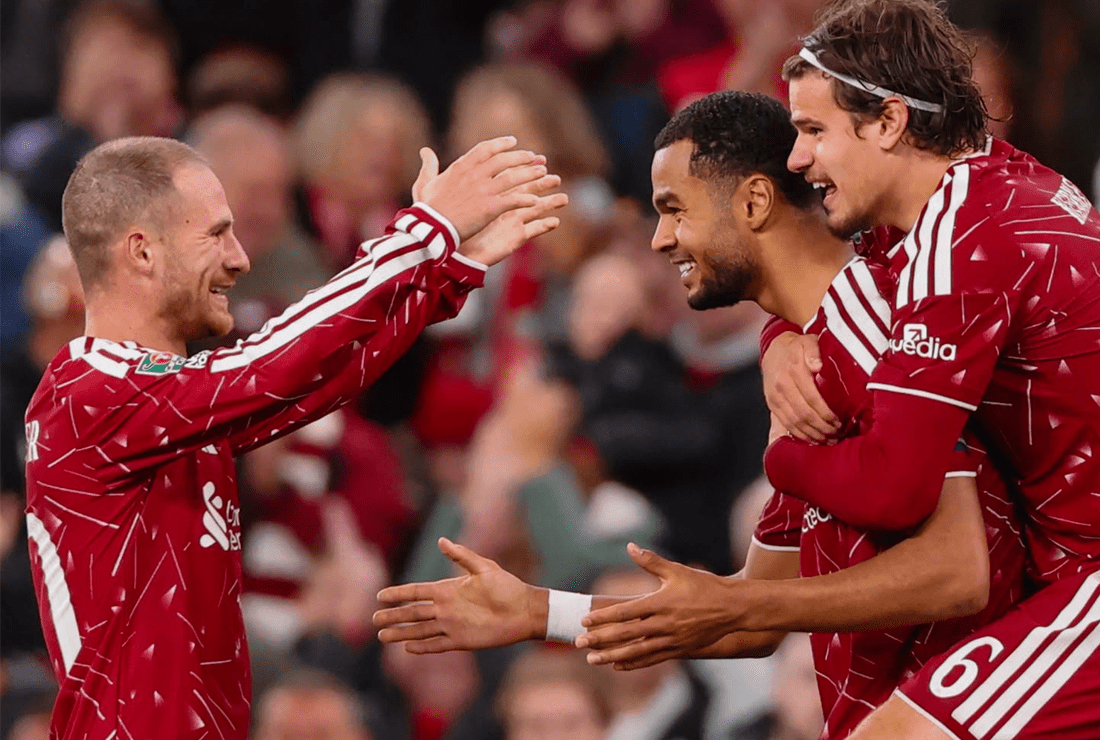 Vážne slabý Tottenham robil LFC problémy, po utešených góloch Mac Allistera a Szoboszlaia ale do 4. kola Carabao Cupu putujú The Reds